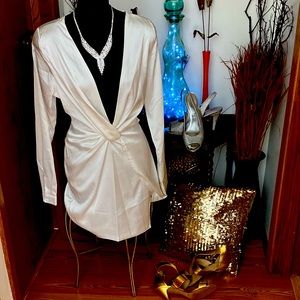 Lo-cut elegant dress!